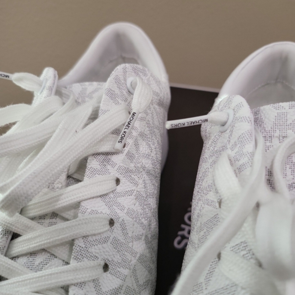 Michael Kors White Textured Sneakers for Casual Comfort - Picture 5 of 12